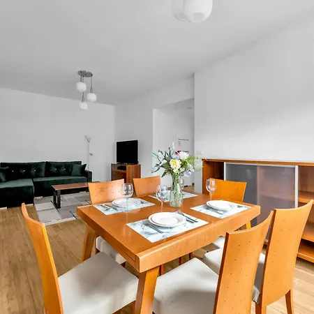 Apartamento Wola - Old Town Nearby & Parking, Balcony - By Rentujemy Varsóvia
